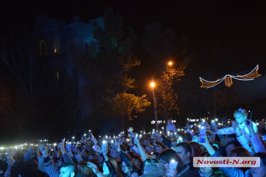 Николаевцы «зажгли» на площади вместе с Пономаревым и «Тартак». ФОТОРЕПОРТАЖ