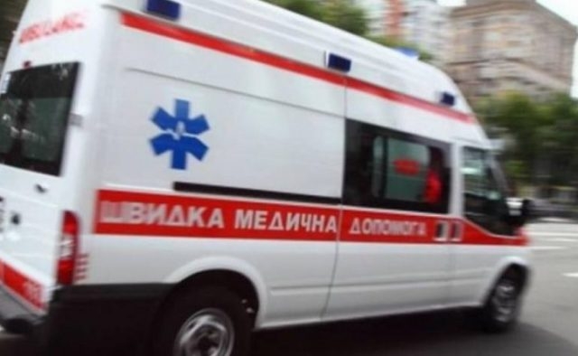 В центре Киева пациента обокрали в машине скорой помощи после приезда в больницу
