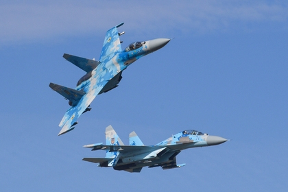 Названы основные версии крушения истребителя Су-27 на учениях