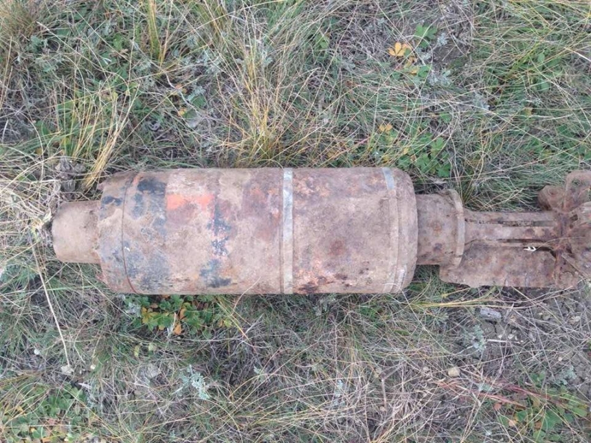 На Николаевщине агроном нашел в поле артиллерийские снаряды 