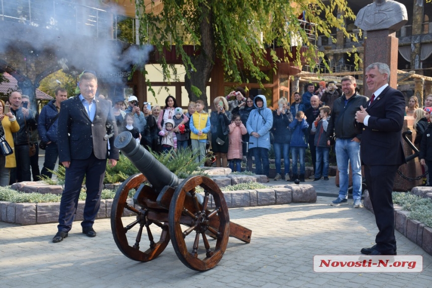 В Яхт-клубе Николаева впервые за 200 лет сверили часы по выстрелу пушки
