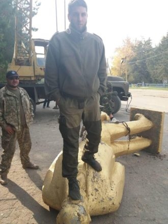 На Николаевщине демонтировали сразу три памятника Ленину