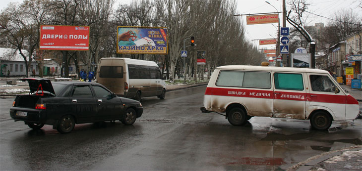 В Николаеве в аварию попала машина "скорой помощи"