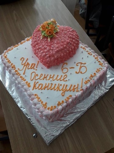 В Харькове девочка плакала и смотрела, как одноклассники едят торт, на который ее мама не сдала денег