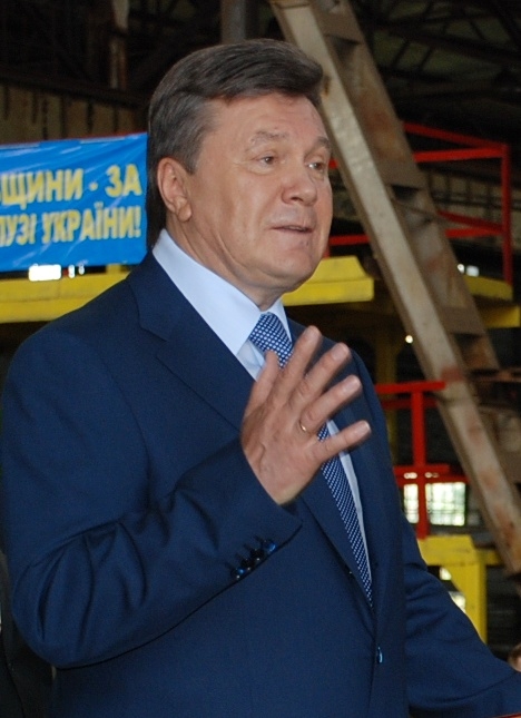 Янукович пообещал «отрубить» голову министру финансов