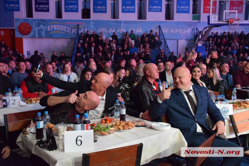 Кто из «випов» пришел поддержать николаевских бойцов на международном турнире. ФОТОРЕПОРТАЖ