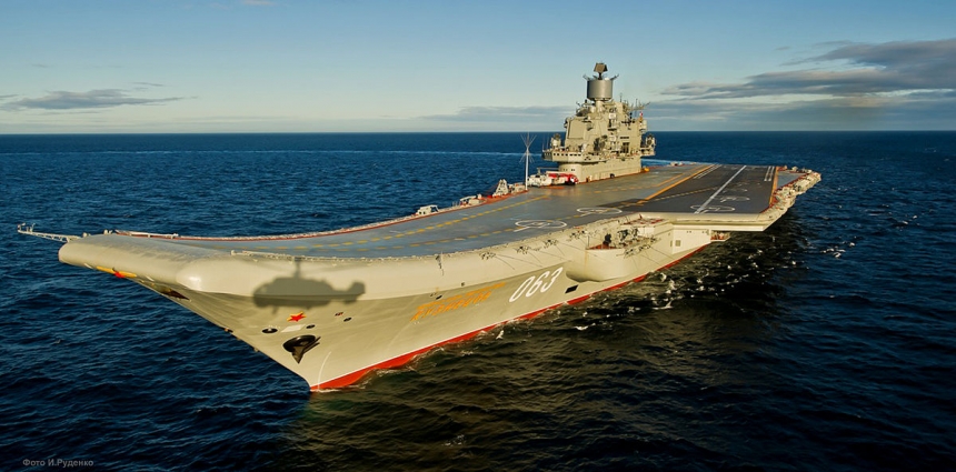 В Мурманске во время ремонта "Адмирала Кузнецова" затонул плавучий док: 4 раненых