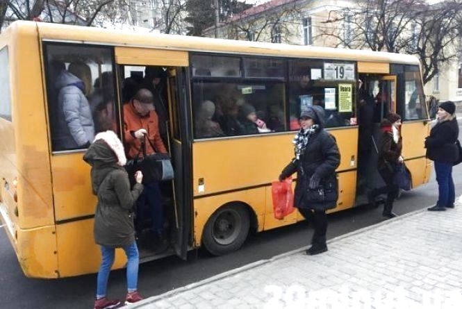 Митинг граждан в Тернополе заставил власть отказаться от повышения тарифов в транспорте