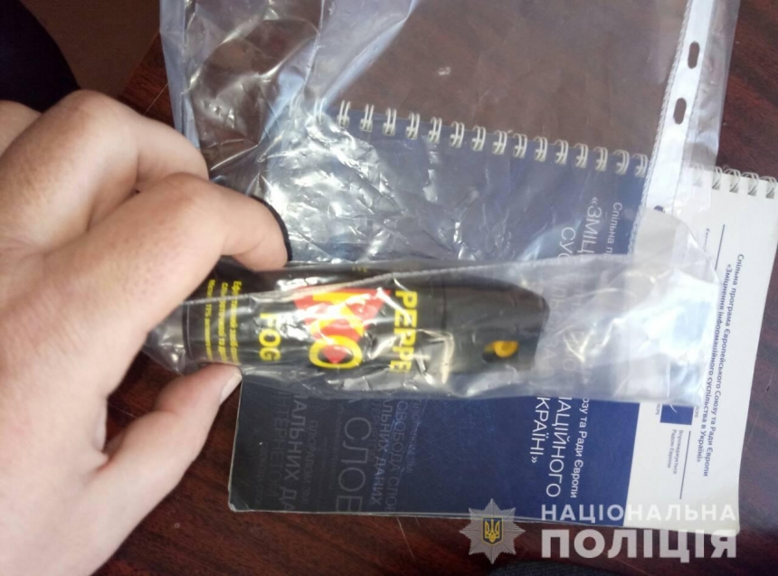 В Николаеве двое девятиклассников распылили в школе газовый баллончик