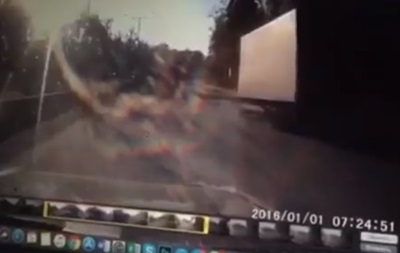В сети опубликовали момент столкновения грузовика в автомобилем нардепа Лещенко. ВИДЕО