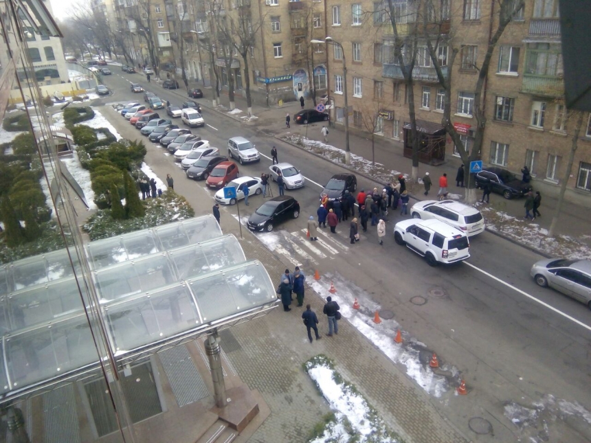 В Киеве жители перекрыли дорогу из-за отсутствия отопления в домах