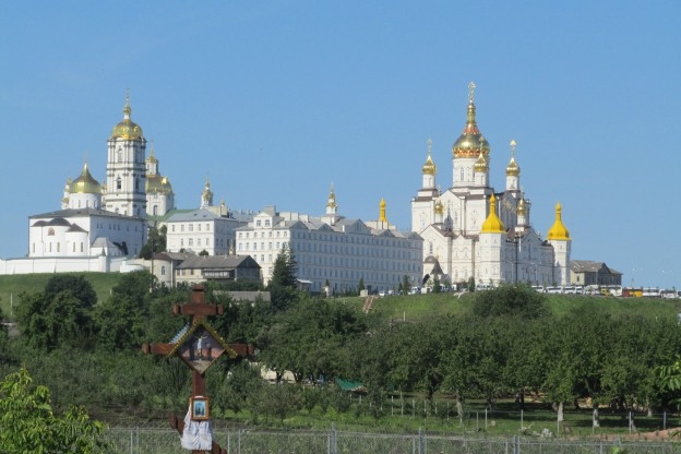 Передачу Почаевской лавры УПЦ МП отменили