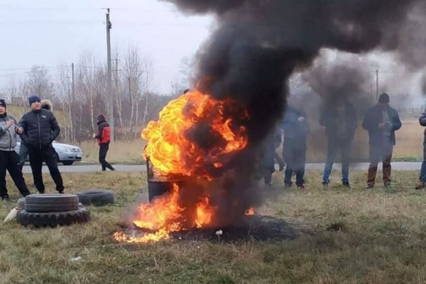 Пограничники и полиция усилили меры безопасности на западной границе Украины, которую блокируют евробляхеры