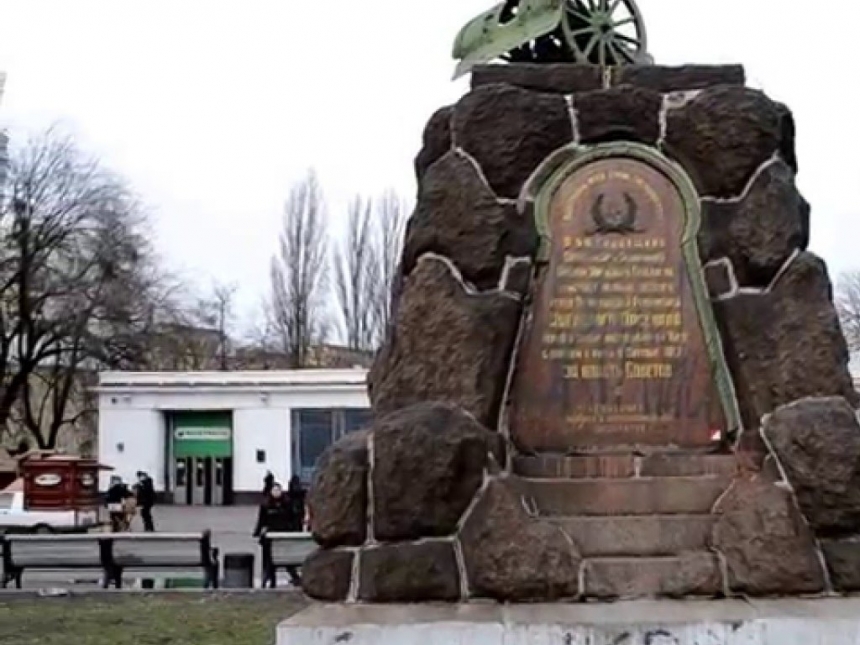 В центре Киева посреди улицы умер мужчина. ВИДЕО