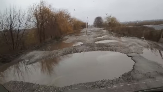 «Дорога смерти»: в сети показали, как после дождя выглядит трасса Н-11 