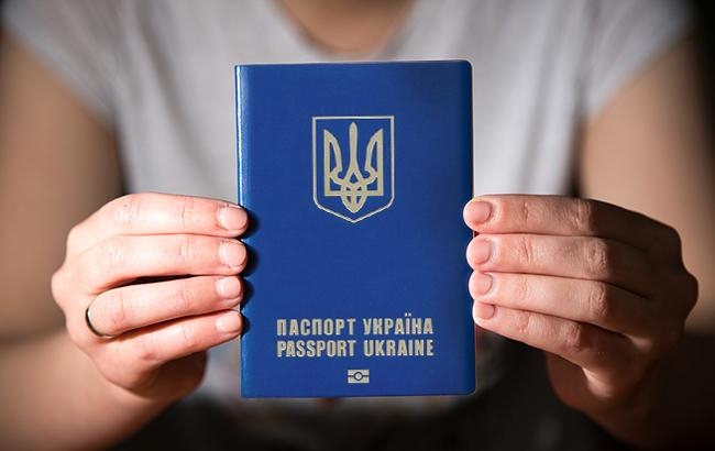Украинский паспорт поднялся в мировом рейтинге "самых сильных"