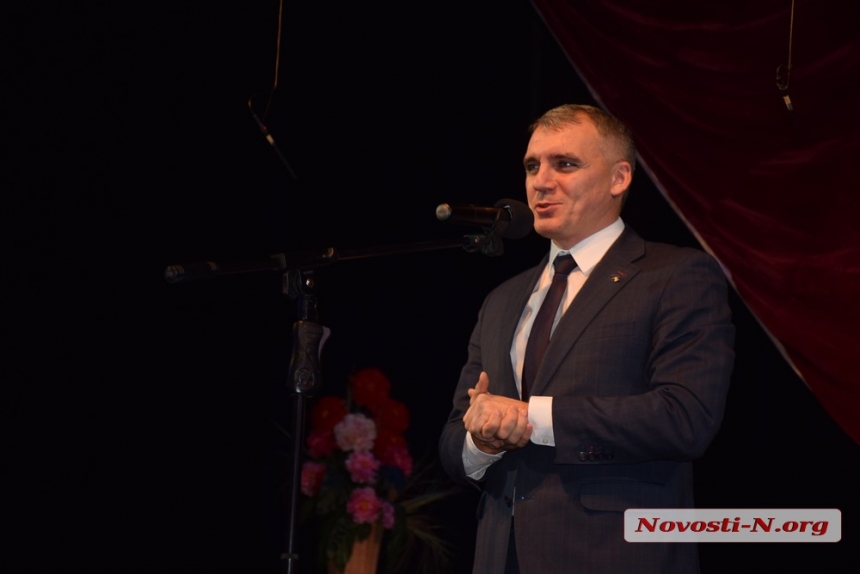 «Что бы мы ни делали, это будет неправильно», - Сенкевич поздравил работников местного самоуправления