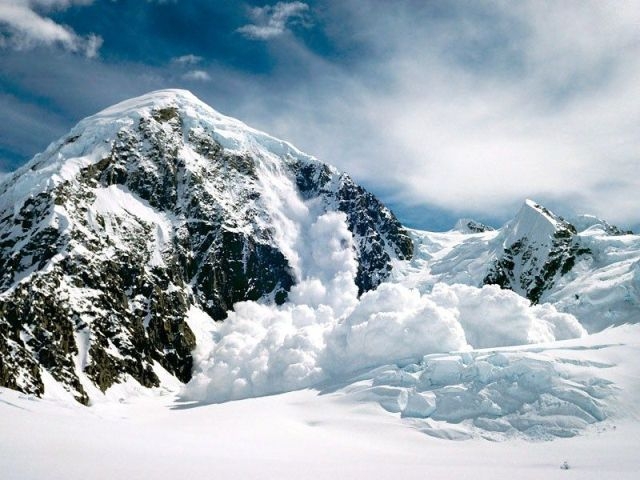 На выходных туристов в Карпатах могут накрыть снежные лавины, - ГСЧС