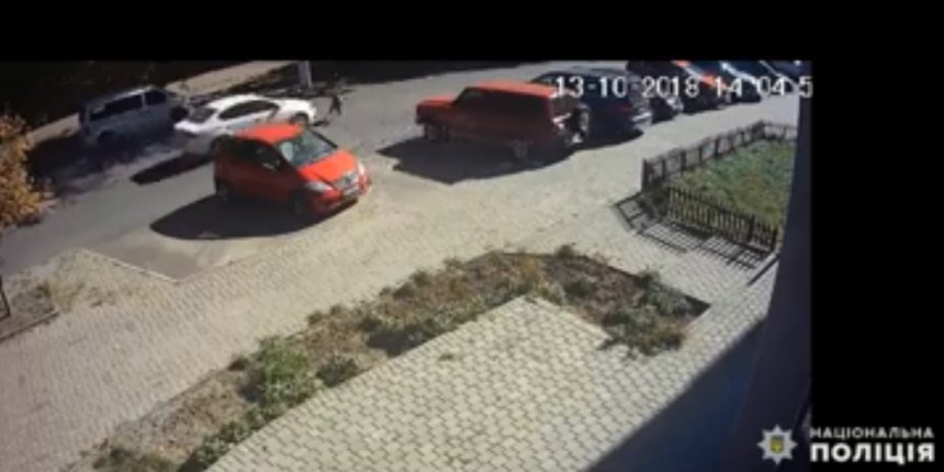 В Николаеве полиция разыскивает водителя, сбившего девочку. ВИДЕО