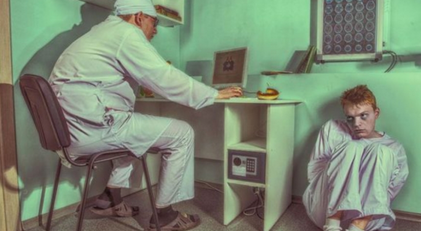 В психиатрической больнице на Харьковщине персонал издевался над пациентами