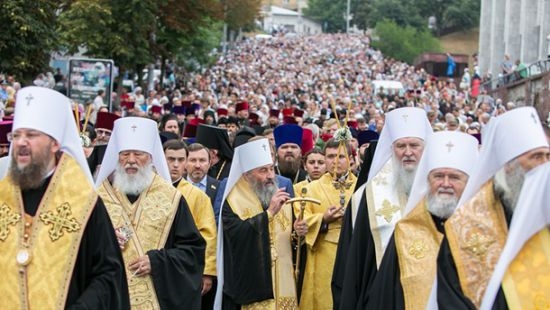 УПЦ требует у Порошенко наложить вето на переименование церкви 