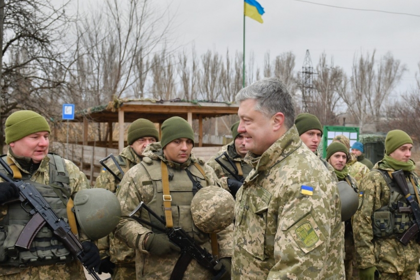 Нам нужен мир на условиях национальных интересов Украины, а не капитуляции - Президент на Донбассе