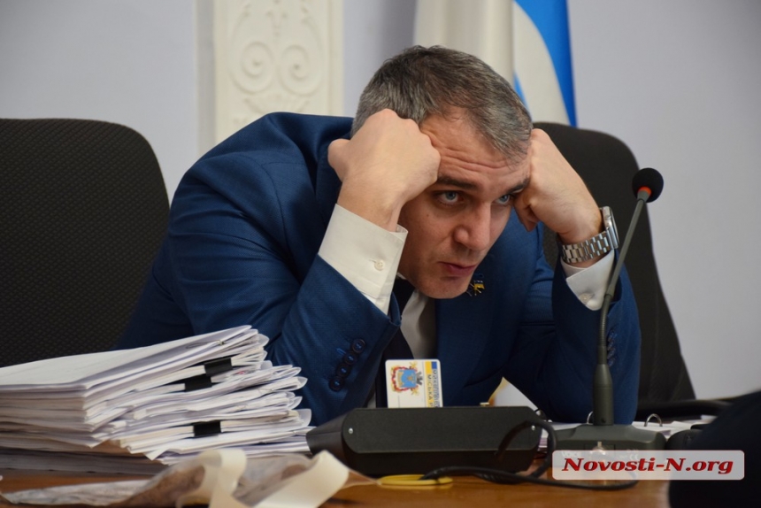 Как в Николаеве депутаты 13 часов бюджет принимали. ФОТОРЕПОРТАЖ