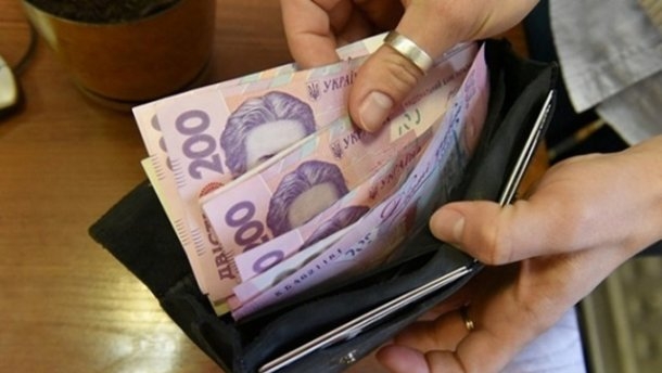 Средняя зарплата в Украине перевалила за 8000 гривен