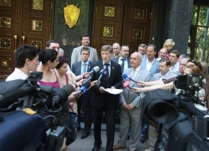 Роман Забзалюк требует от Генпрокурора разобраться с налоговиками, применившими силу по отношению к николаевским журналистам