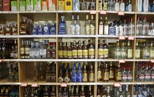 В Киеве охранник украл из магазина виски на полмиллиона гривен