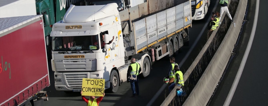 В Бельгии во время протеста "желтых жилетов" грузовик насмерть сбил митингующего