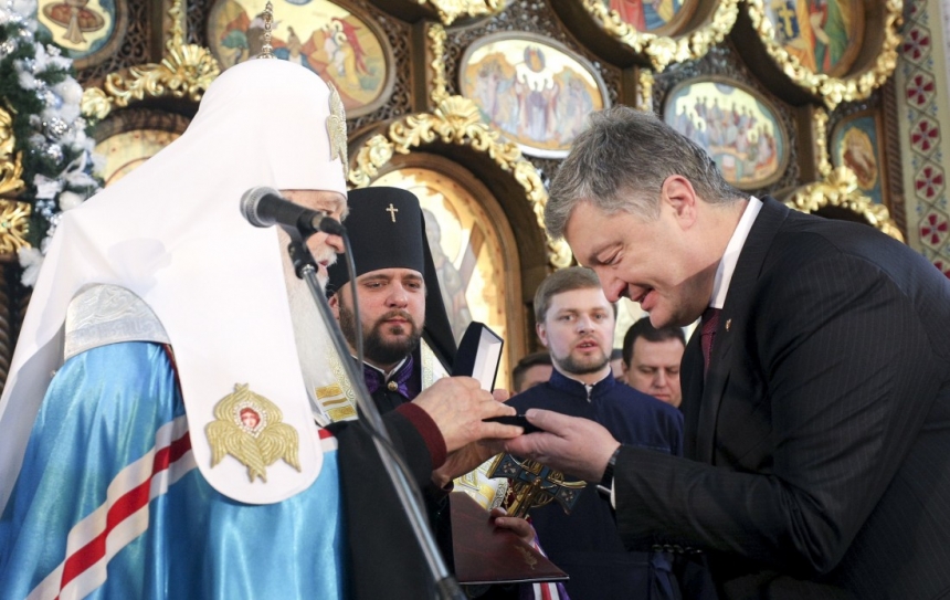 Порошенко отметил государственными наградами трех митрополитов ПЦУ