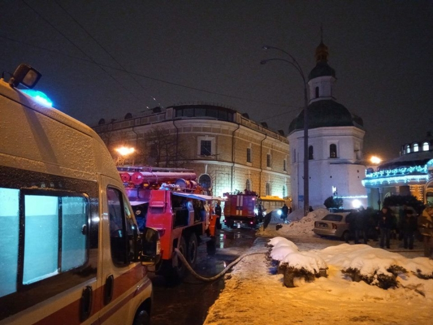 Пожар в здании комплекса Киево-Печерской лавры локализован, - ГосЧС