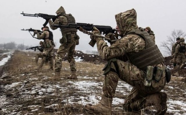 Грузовик ВСУ попал под обстрел в Луганской области: 10 раненых