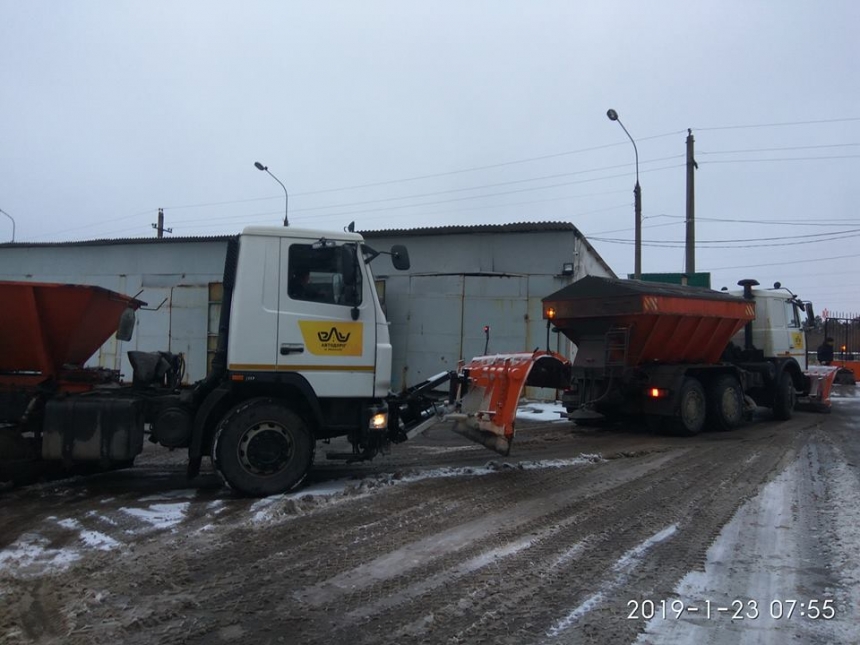 Непогода на Николаевщине: на дорогах гололед и снег, но проехать можно