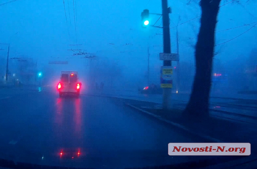 Почти сутки в Николаеве держится туман. ВИДЕО