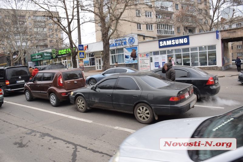 В центре Николаева столкнулись «Тойота» и «Киа»