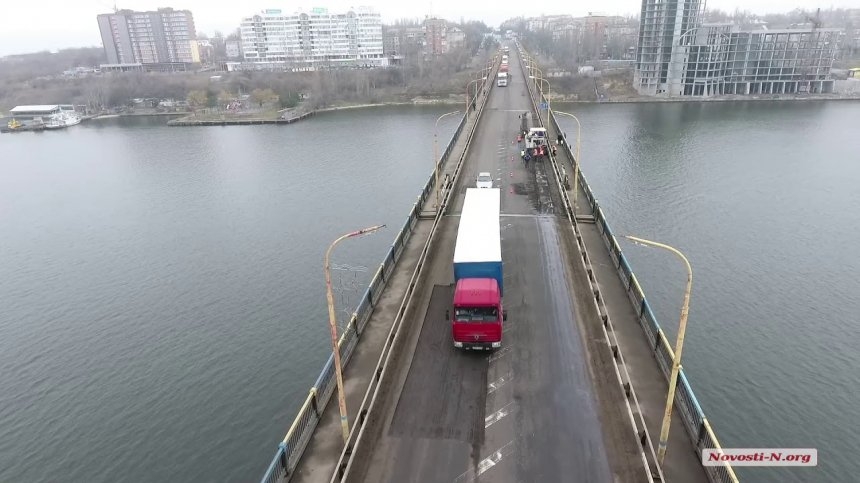 Конструкции Варваровского моста зияют дырами, но проекта реконструкции до сих пор нет. ВИДЕО