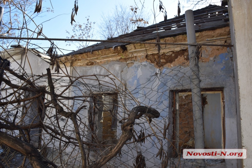 Как заброшенные дома в центре Николаева стали общественным туалетом и жильем для бездомных