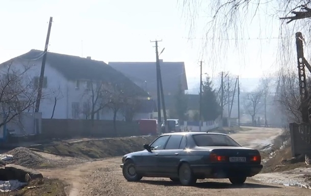 На Прикарпатье директор школы и физрук избили полицейских. Видео