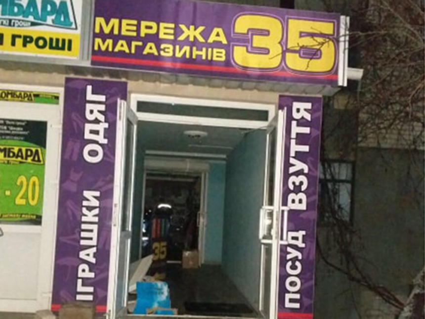 На Николаевщине горел магазин, расположенный на первом этаже многоэтажки