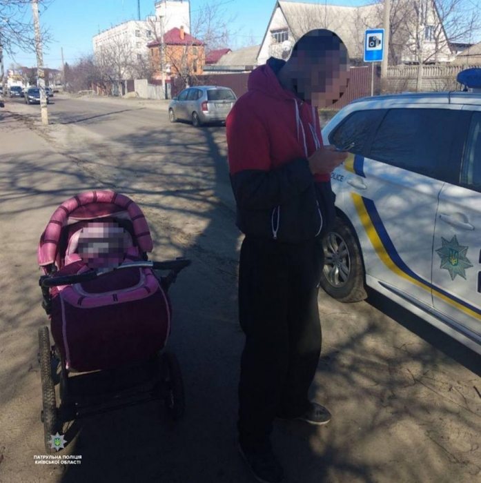 Под Киевом пьяный отец чуть не заморозил грудного ребенка, гуляя с ним в парке