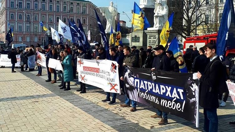В Киеве прошел марш феминисток и ЛГБТ