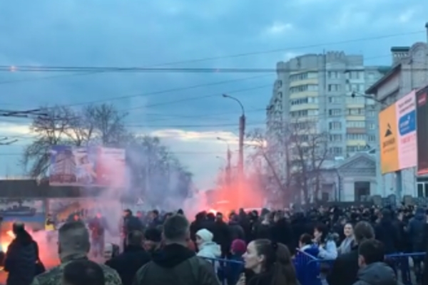 Появилось новое видео потасовки Нацкорпуса и полиции в Черкассах 