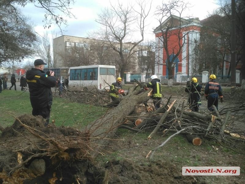 Непогода в Украине: 2 человека погибли, 11 травмированы