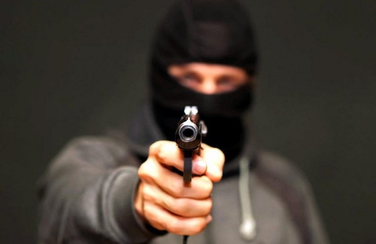 В Одесской области бандиты ворвались в дом предпринимателя и отобрали полмиллиона долларов 