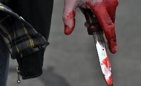 В центре Николаева 18-летний парень изрезал мужчину ножом за чужое замечание