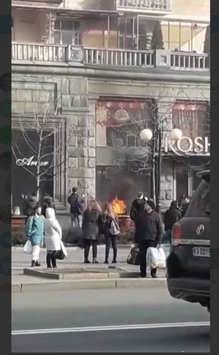 В Киеве горит магазин Roshen. ВИДЕО