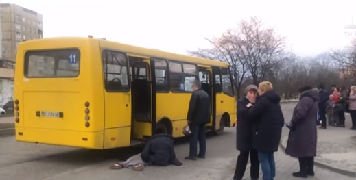 Во Львове десятилетняя девочка погибла под колесами маршрутки. ВИДЕО