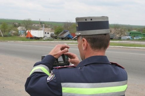 Водителям разрешили снимать работу гаишников на фото и видео